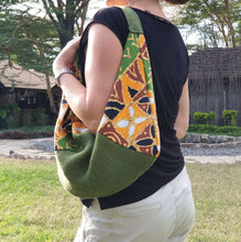 Load image into Gallery viewer, Made from hessian and African print fabric. Magnetic clasp closure. Matching lining, included hessian zip pouch for easy find of your small items.