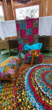 Load image into Gallery viewer, Joie de vivre table runner