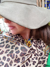 Учитај слику у приказивач галерије,Safari Essence