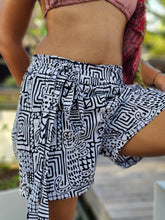 Load image into Gallery viewer, African print shorts (sorc za zene)
